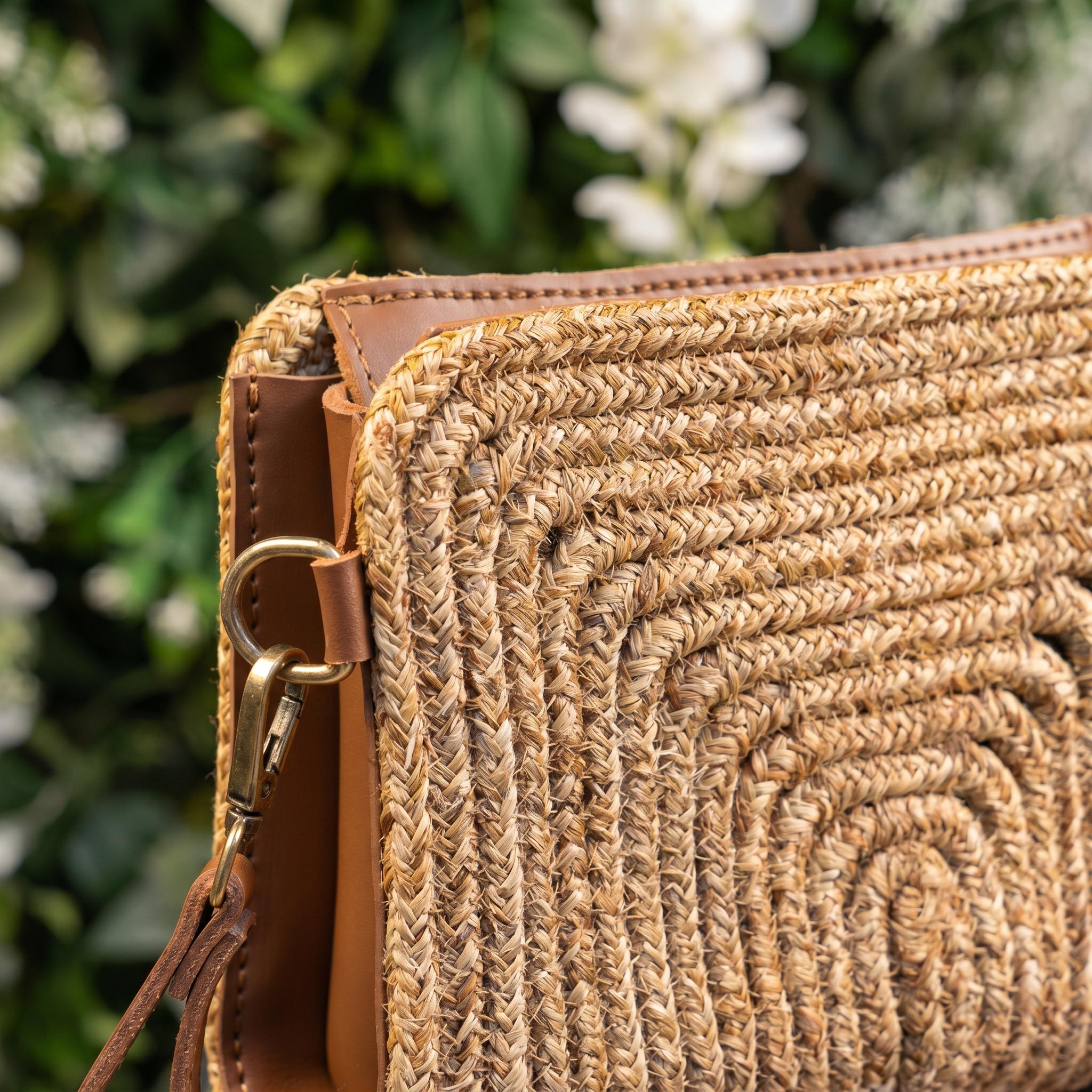 Geometric Woven Vacation Crossbody Bag - Image 3