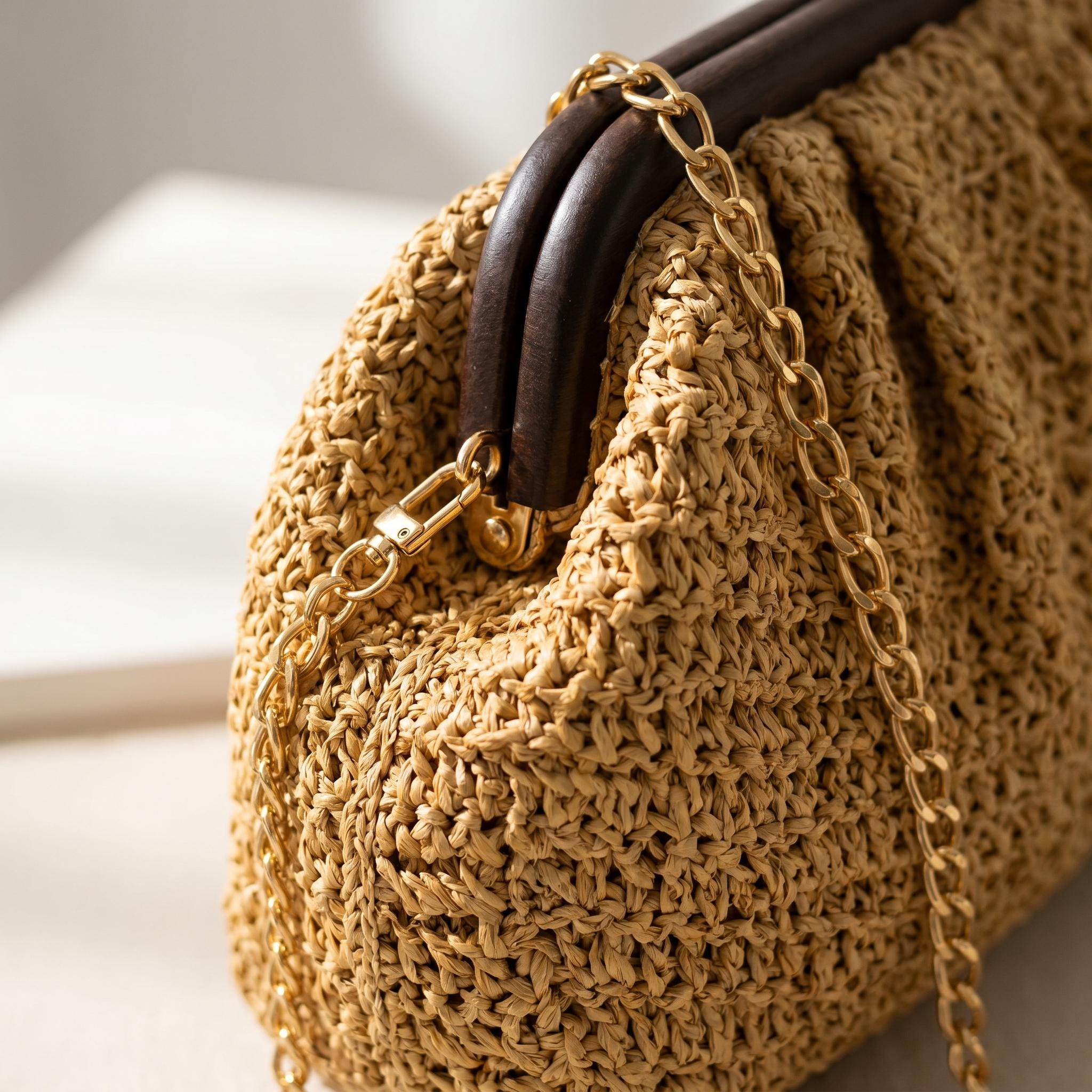 Ruched Woven Vacation Chain Clutch Bag - Image 3